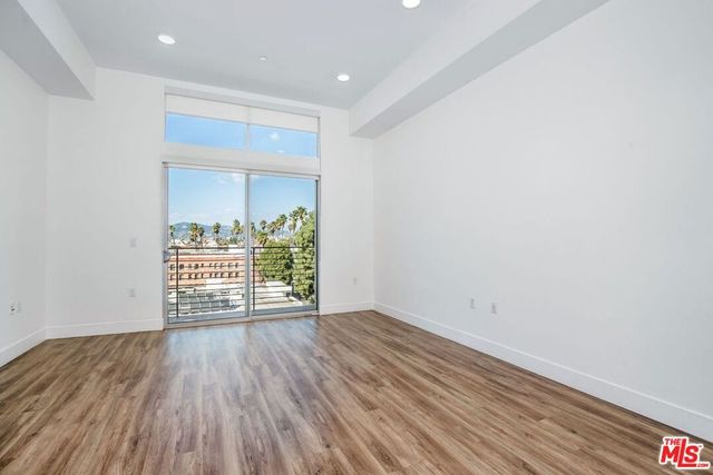 453 S Kenmore Avenue 403, Los Angeles, CA 90020