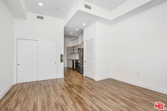 453 S Kenmore Avenue 403, Los Angeles, CA 90020