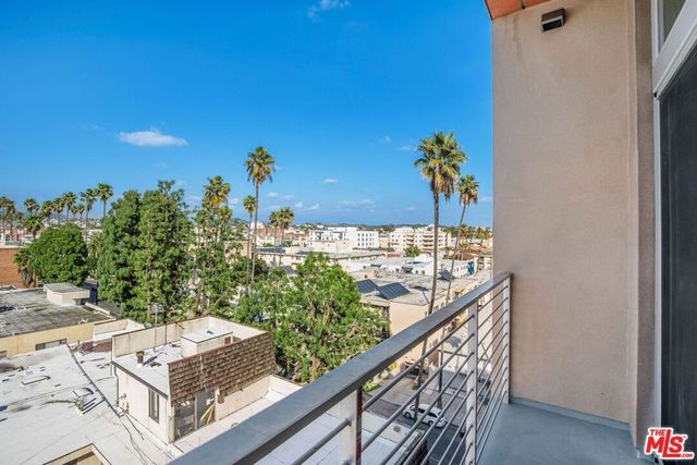 453 S Kenmore Avenue 403, Los Angeles, CA 90020