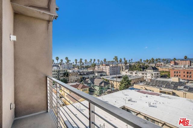 453 S Kenmore Avenue 403, Los Angeles, CA 90020