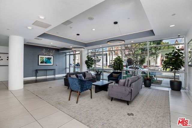 453 S Kenmore Avenue 403, Los Angeles, CA 90020