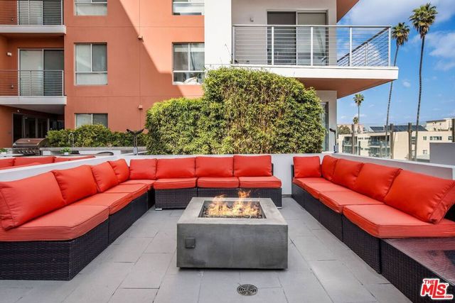 453 S Kenmore Avenue 403, Los Angeles, CA 90020