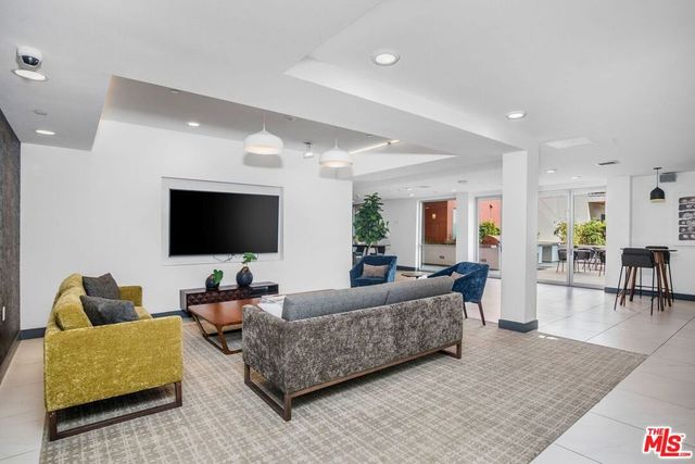 453 S Kenmore Avenue 403, Los Angeles, CA 90020