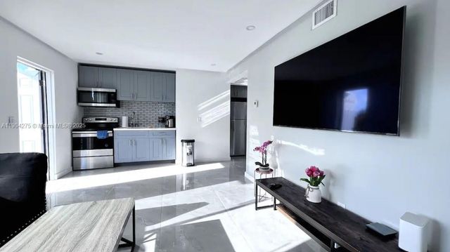 2201 Greene St, Hollywood, FL 33020