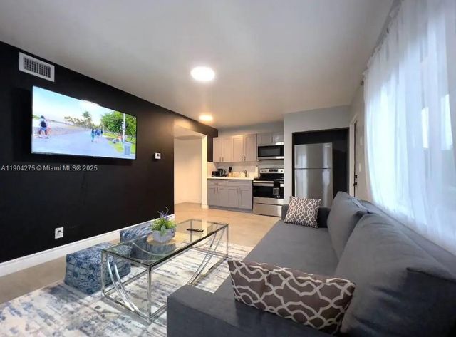 2201 Greene St, Hollywood, FL 33020