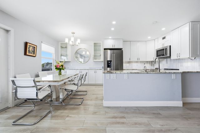 4002 Berkshire 4002, Deerfield Beach, FL 33442
