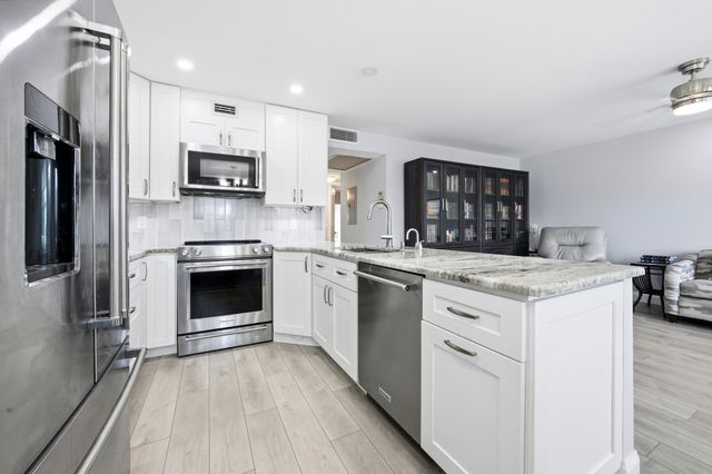4002 Berkshire 4002, Deerfield Beach, FL 33442