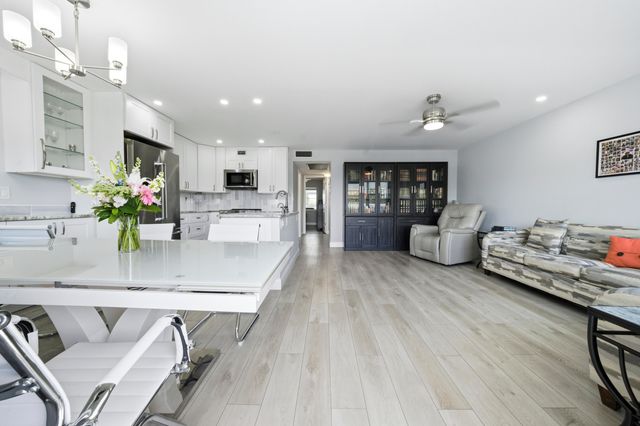 4002 Berkshire 4002, Deerfield Beach, FL 33442