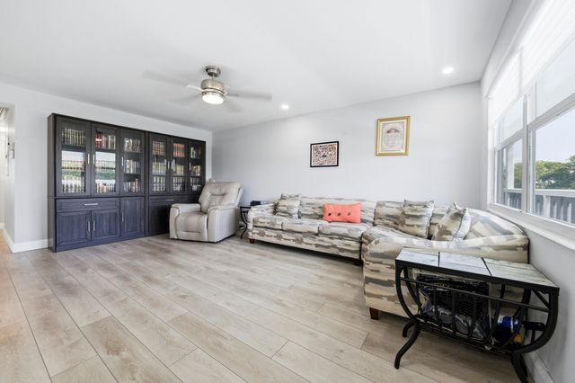 4002 Berkshire 4002, Deerfield Beach, FL 33442