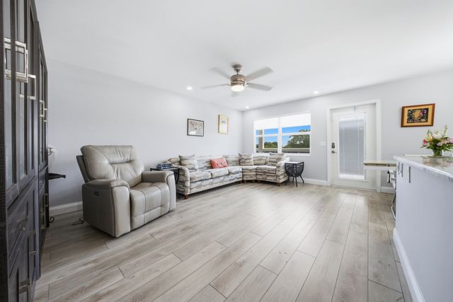 4002 Berkshire 4002, Deerfield Beach, FL 33442