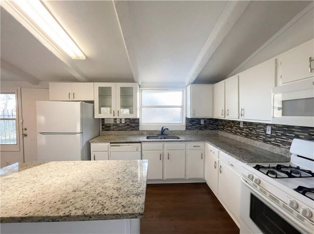 9509 Grandview Road, Kansas City, MO 64137