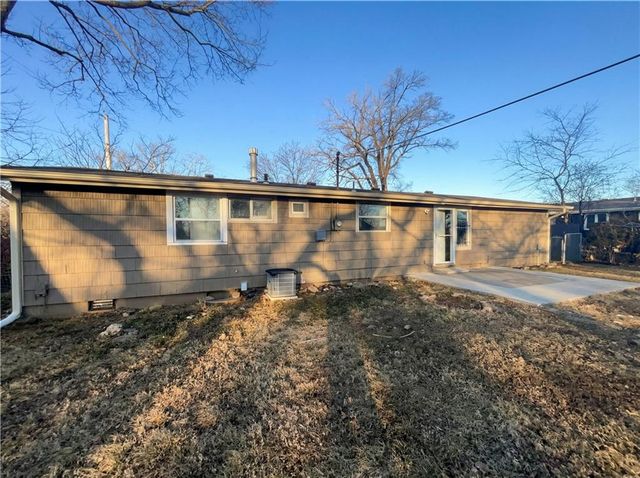 9509 Grandview Road, Kansas City, MO 64137