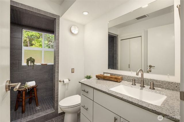 3560 Campbell Street NE, Bainbridge Island, WA 98110