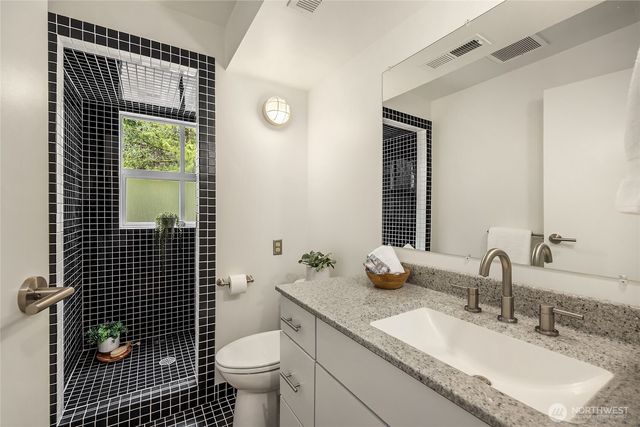 3560 Campbell Street NE, Bainbridge Island, WA 98110