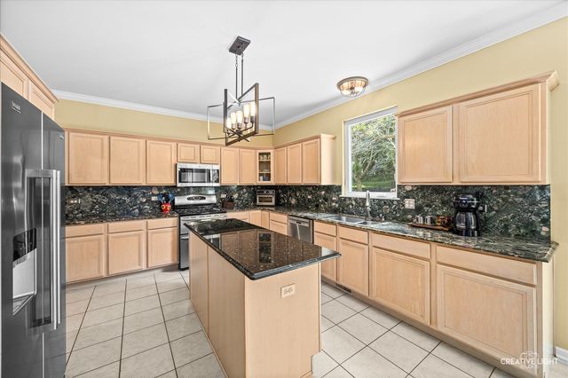 3825 Deville Lane, St. Charles, IL 60175