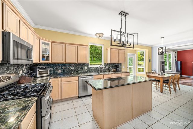 3825 Deville Lane, St. Charles, IL 60175