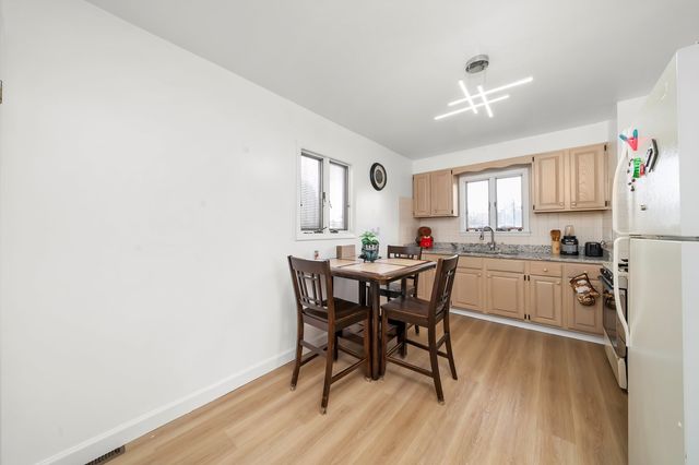 7852 Neenah Avenue, Burbank, IL 60459