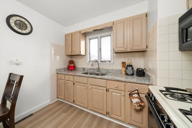 7852 Neenah Avenue, Burbank, IL 60459