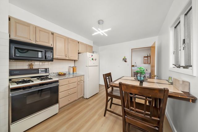 7852 Neenah Avenue, Burbank, IL 60459