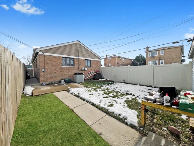 7852 Neenah Avenue, Burbank, IL 60459