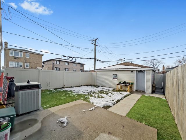 7852 Neenah Avenue, Burbank, IL 60459