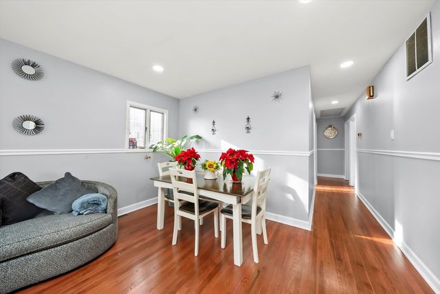 7852 Neenah Avenue, Burbank, IL 60459