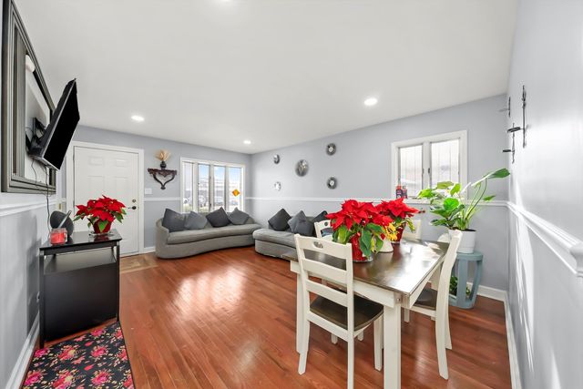 7852 Neenah Avenue, Burbank, IL 60459