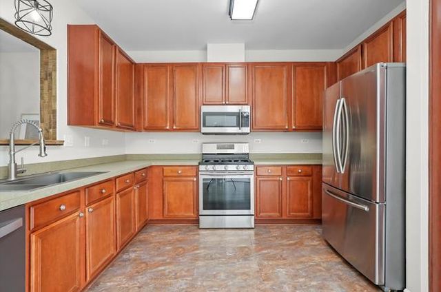 861 Pheasant Trail 861, St. Charles, IL 60174