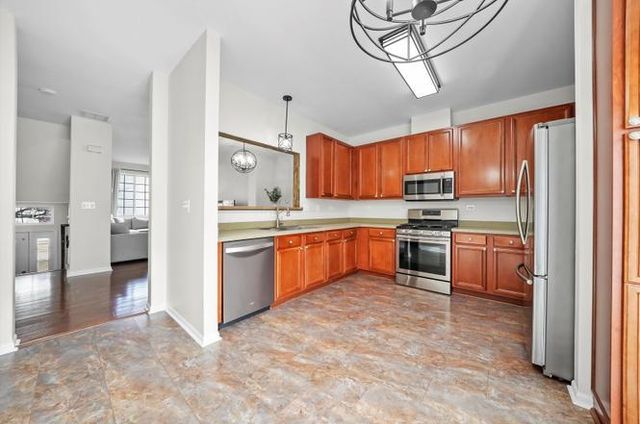 861 Pheasant Trail 861, St. Charles, IL 60174