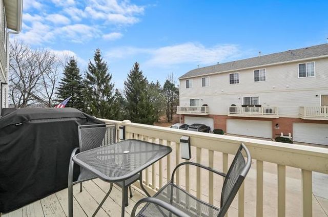 861 Pheasant Trail 861, St. Charles, IL 60174