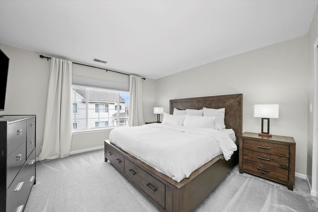 861 Pheasant Trail 861, St. Charles, IL 60174