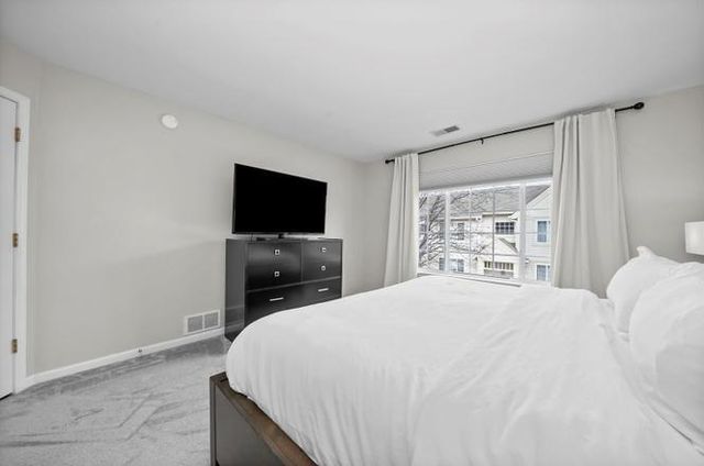 861 Pheasant Trail 861, St. Charles, IL 60174