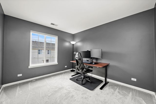 861 Pheasant Trail 861, St. Charles, IL 60174