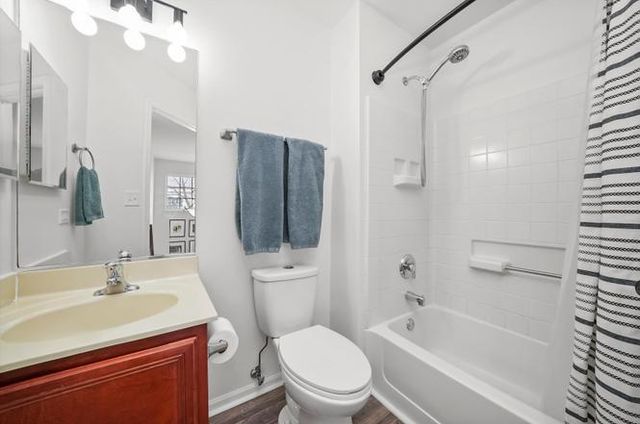 861 Pheasant Trail 861, St. Charles, IL 60174