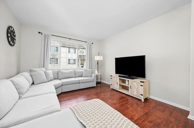 861 Pheasant Trail 861, St. Charles, IL 60174