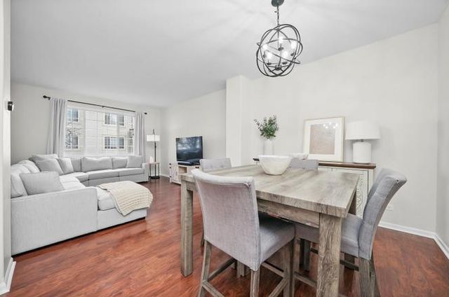 861 Pheasant Trail 861, St. Charles, IL 60174