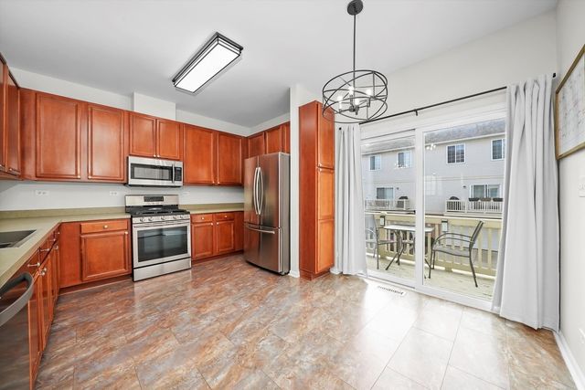 861 Pheasant Trail 861, St. Charles, IL 60174