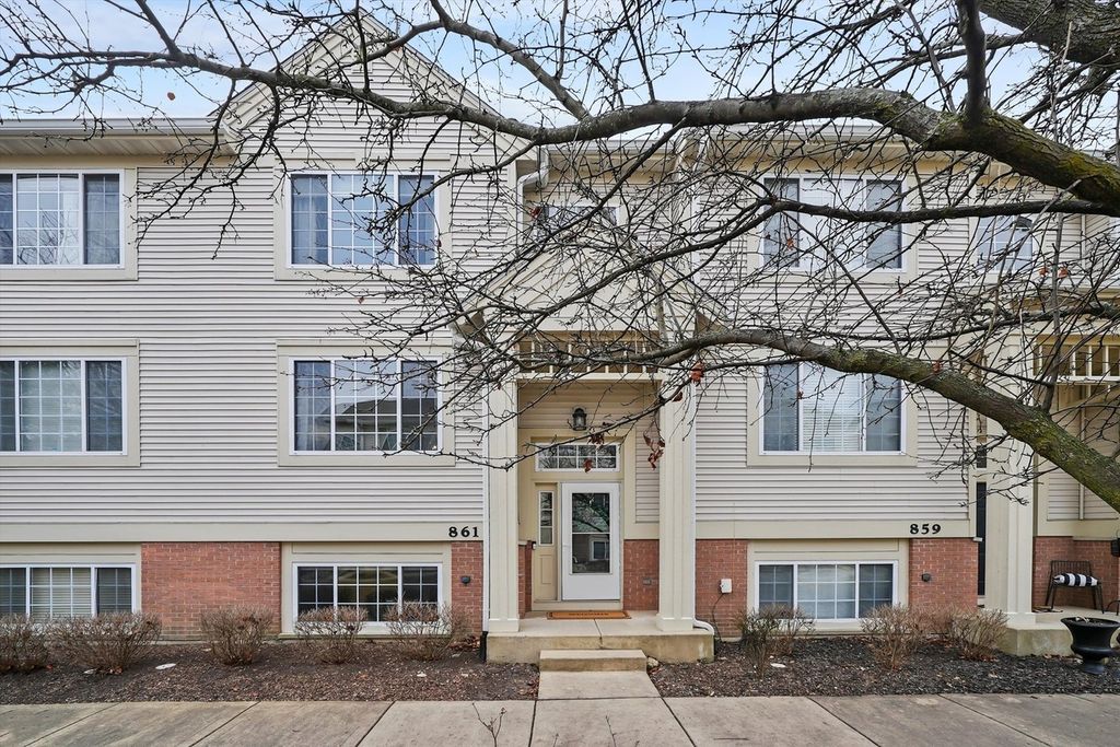 861 Pheasant Trail 861, St. Charles, IL 60174