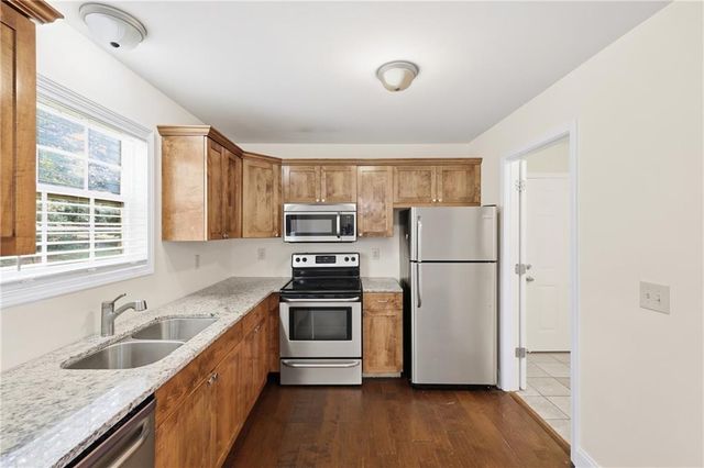 6214 Helen Street, Lula, GA 30554