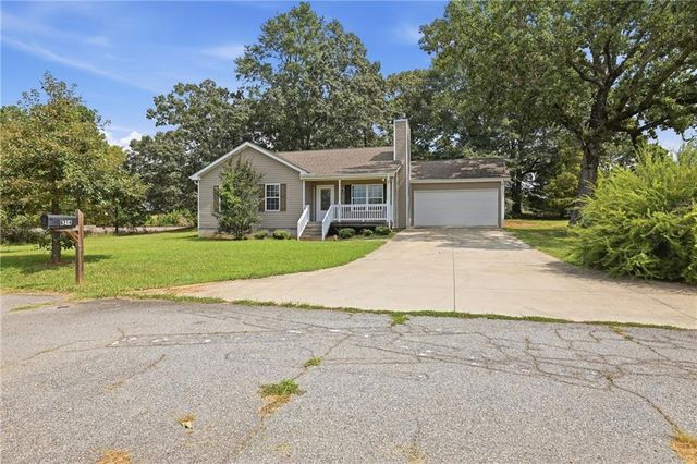 6214 Helen Street, Lula, GA 30554