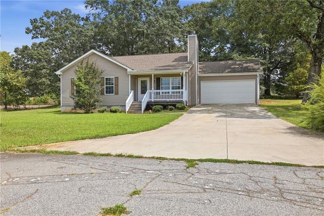 6214 Helen Street, Lula, GA 30554