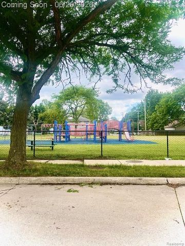 519 Cedar Street, Wyandotte, MI 48192