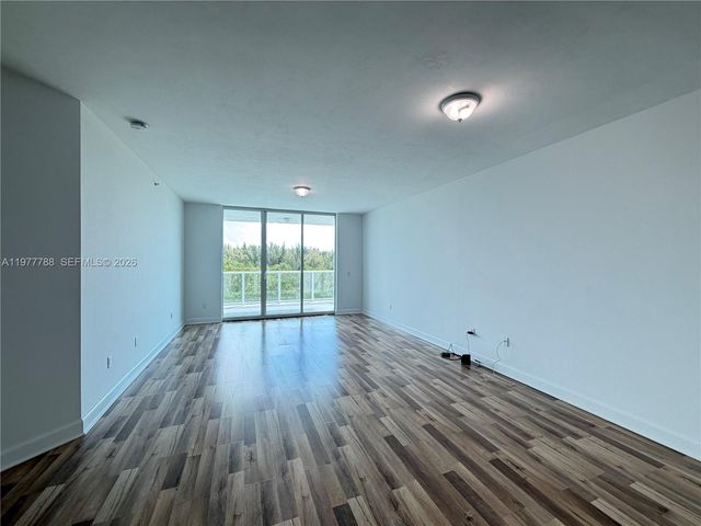 15051 Royal Oaks Ln 503, North Miami, FL 33181