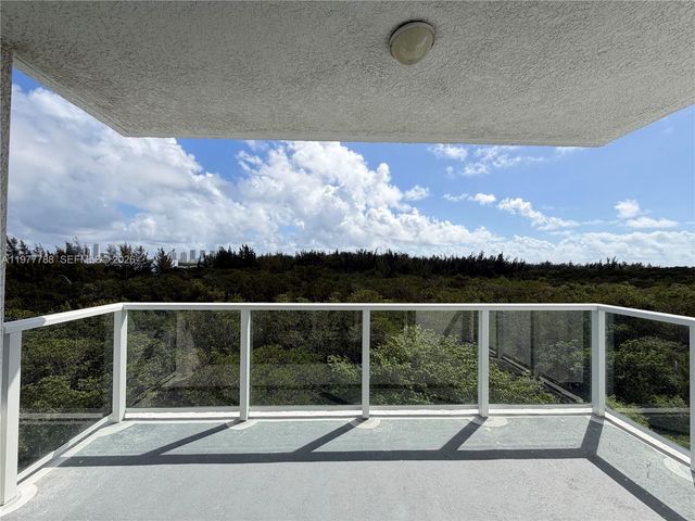 15051 Royal Oaks Ln 503, North Miami, FL 33181