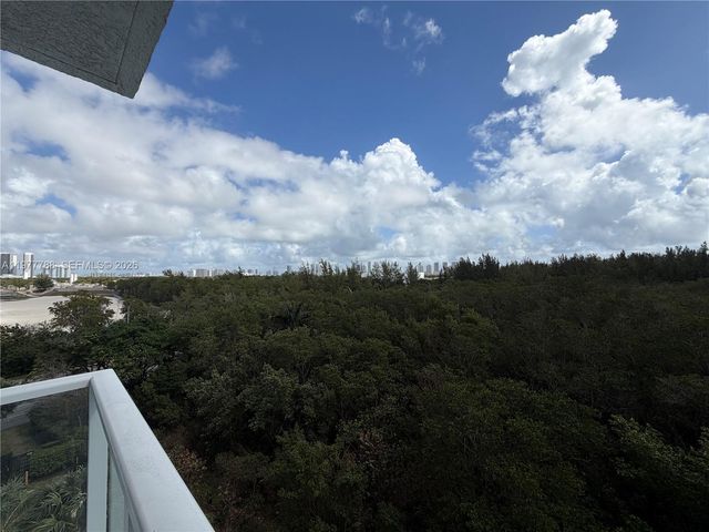 15051 Royal Oaks Ln 503, North Miami, FL 33181