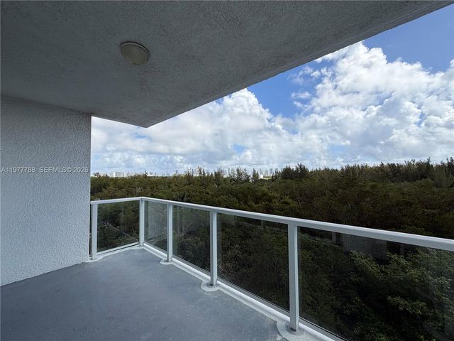 15051 Royal Oaks Ln 503, North Miami, FL 33181