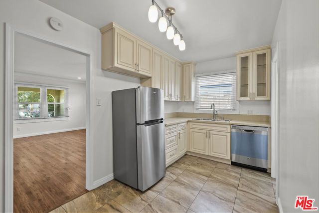 84 N Grand Oaks Avenue, Pasadena, CA 91107