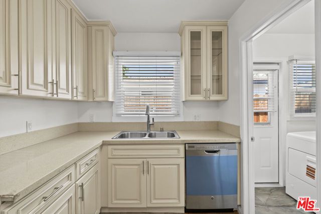 84 N Grand Oaks Avenue, Pasadena, CA 91107
