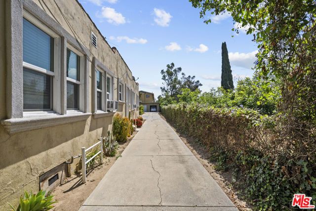 84 N Grand Oaks Avenue, Pasadena, CA 91107