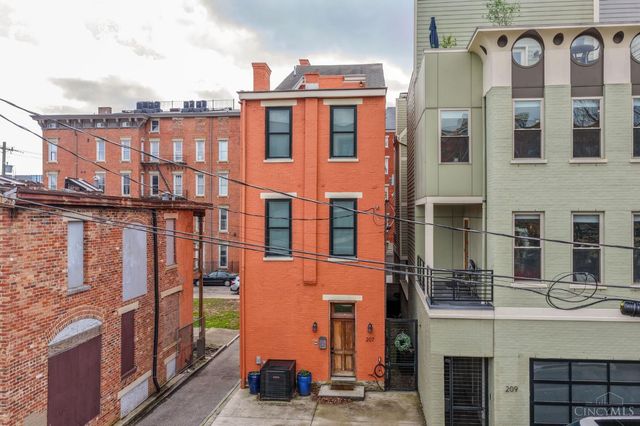 207 Kemp Alley, Cincinnati, OH 45202
